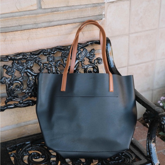NWT LIONEL
Vegan Leather Transport Tote - Picture 2 of 3